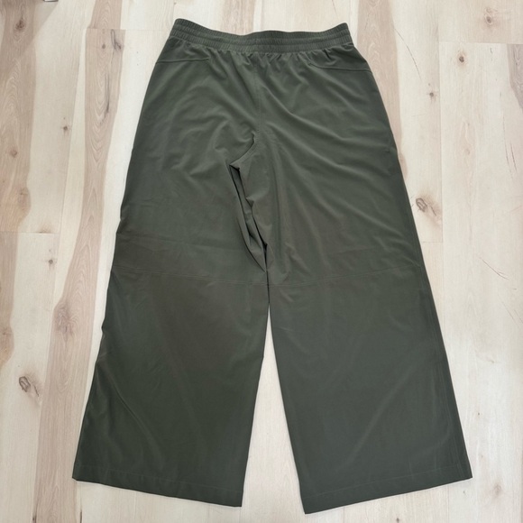 EUC Lululemon Swift Mid-Rise Wide-Leg Pant Army Green Women's 14 Athleisure - Picture 6 of 16